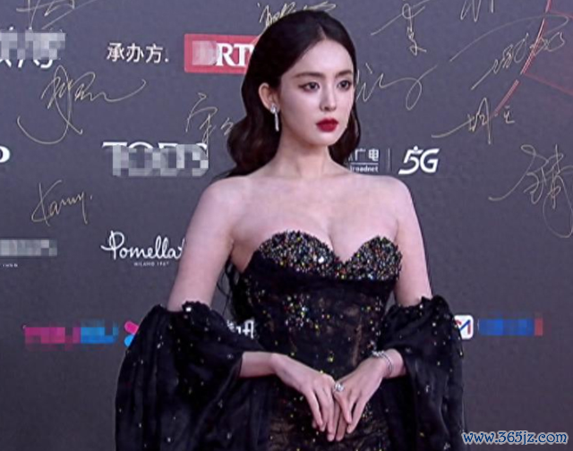 红毯这一夜，47岁马伊琍的“中年尴尬”被展现得淋漓尽致